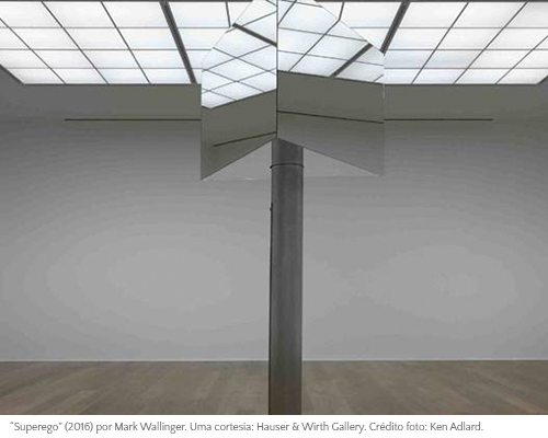 Internas “Superego” (2016) por Mark Wallinger. Uma cortesia- Hauser & Wirth Gallery - Port